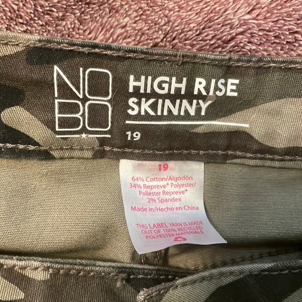 Camouflage skinny pants